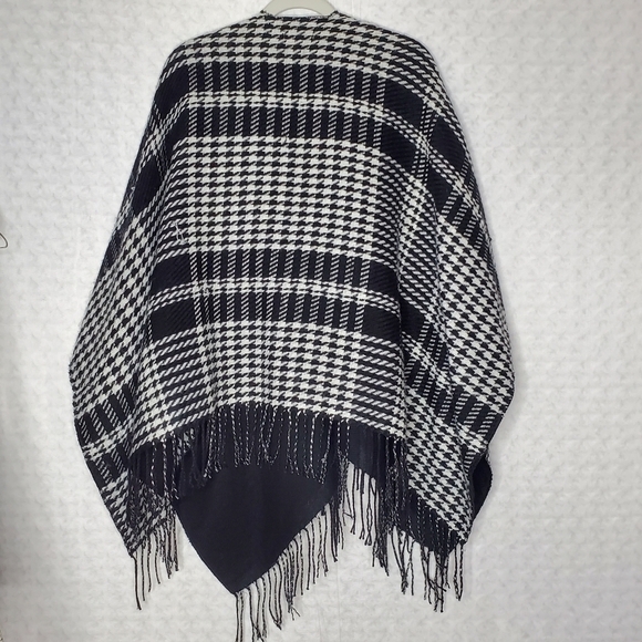 Anne Klein Houndstooth Cape - Picture 4 of 6